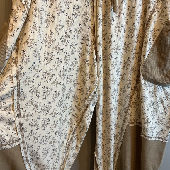 POL Floral Beige and Brown Joggers - Picture 6 of 7